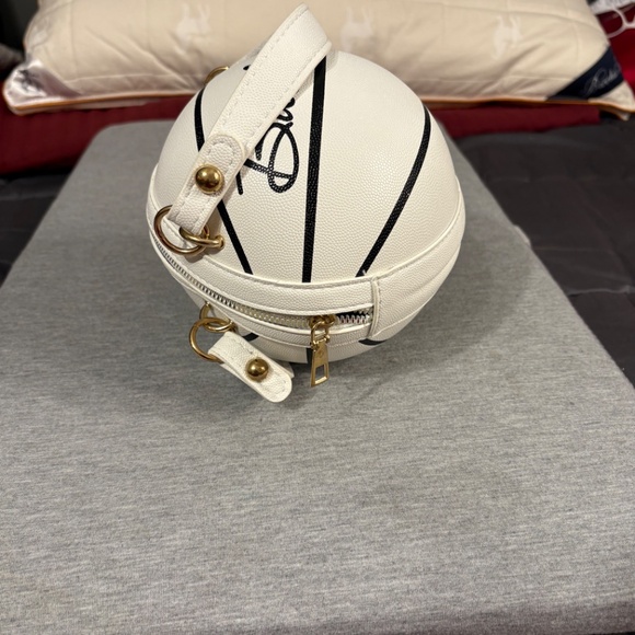 Basketball Purse - Picture 3 of 8